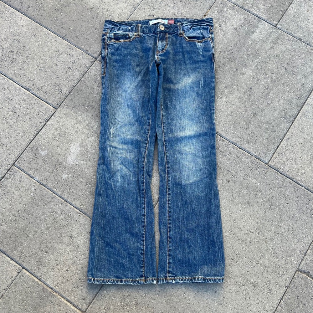 Aeropostale Chelsea Bootcut Jeans Medium Wash Distressed Low Rise 3/4 Short